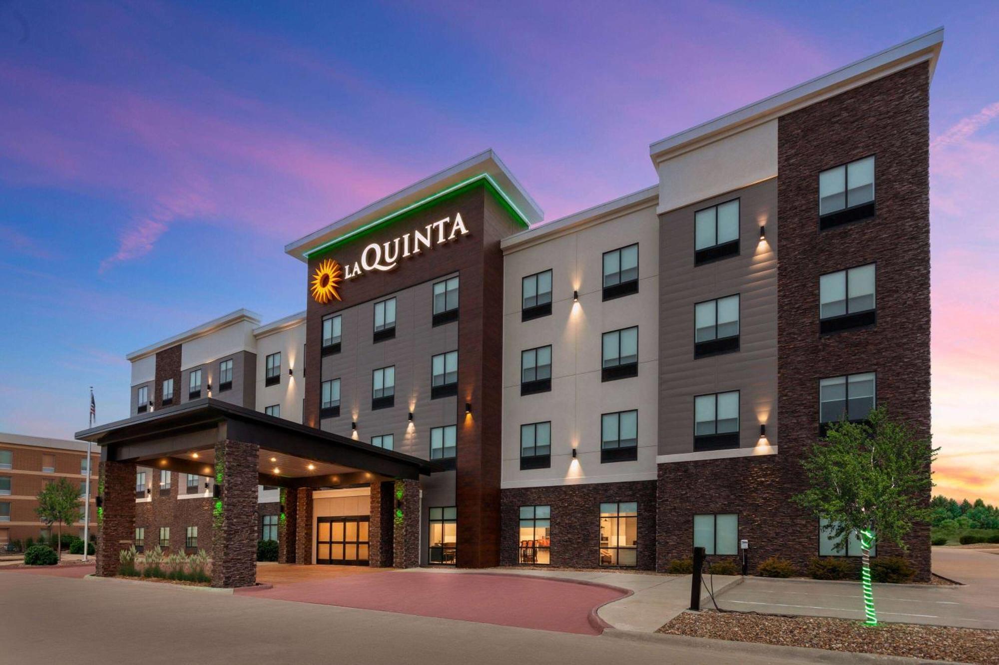 La Quinta Inn & Suites By Wyndham Coralville Iowa City Exterior foto